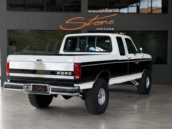 Foto 5 - Ford F1000 Super 3.9 Diesel C.S