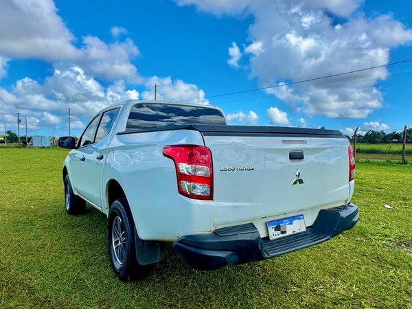 Foto 3 - Mitsubishi L200 Triton Sport GL 2.4 Turbo Diesel 4x4