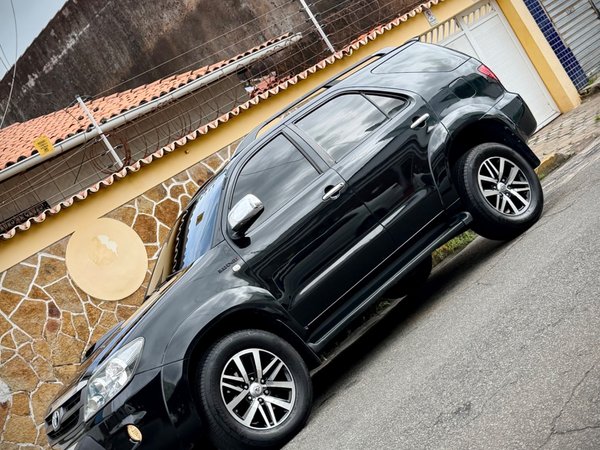 Foto 1 - Toyota Hilux SW4 SRV 3.0 Turbo Diesel 4x4