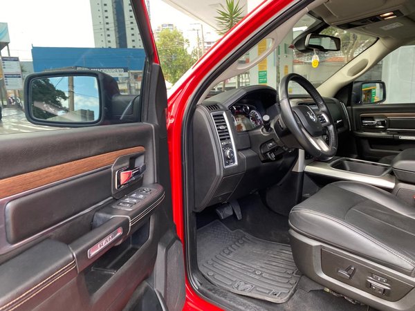 Foto 5 - RAM Classic Laramie Night Edition 5.7 V8 Gasolina 4x4