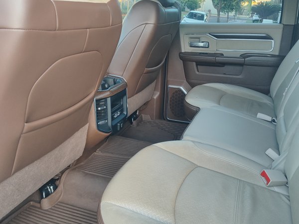 Foto 6 - RAM 3500 Laramie 6.7 Turbo Diesel 4x4