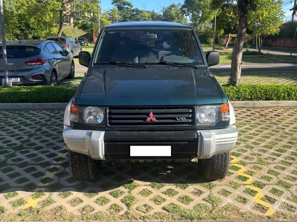 Foto 2 - Mitsubishi Pajero GLS-B 3.0 V6 Gasolina 4x4
