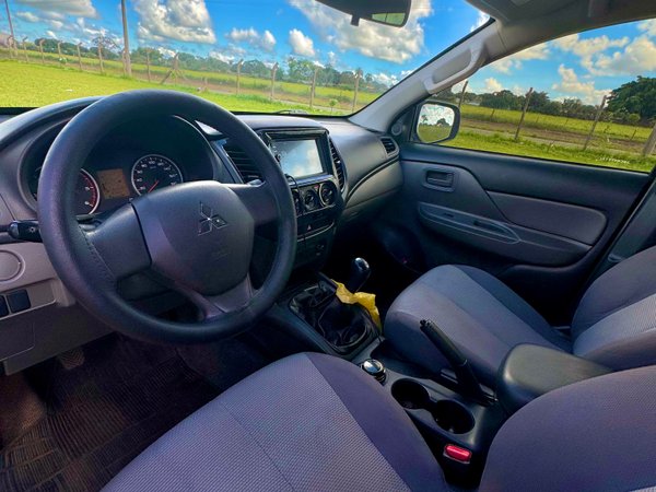 Foto 4 - Mitsubishi L200 Triton Sport GL 2.4 Turbo Diesel 4x4