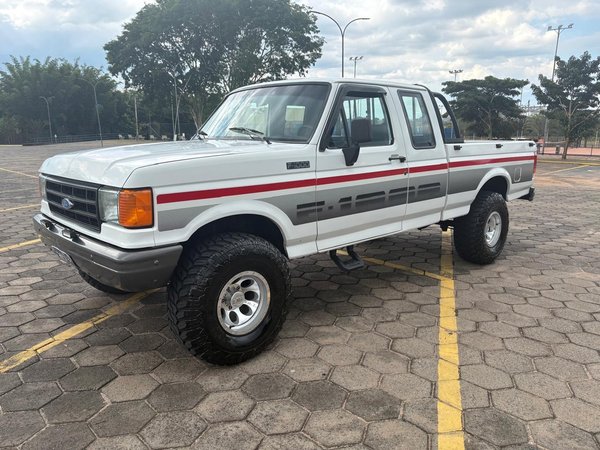 Foto 3 - Ford F1000 3.9 Diesel