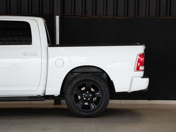 Foto 5 - RAM Classic Laramie Night Edition 5.7 V8 Gasolina 4x4