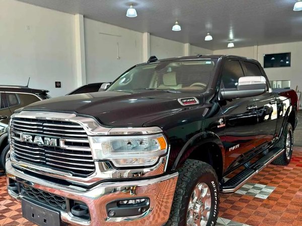 Foto 1 - RAM 3500 Laramie 6.7 Turbo Diesel 4x4