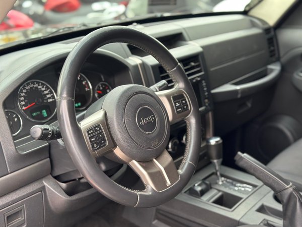 Foto 2 - Jeep Cherokee Sport 3.7 V6